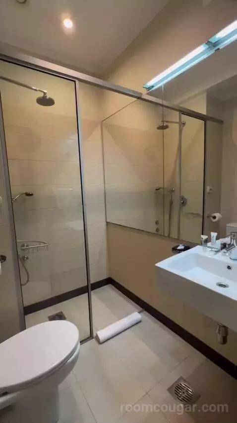 Superior Double Room (#721) bathroom picture #1