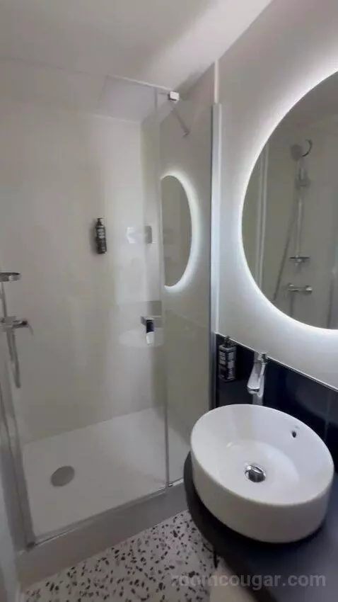 Standard Double Room (#412) bathroom picture #5