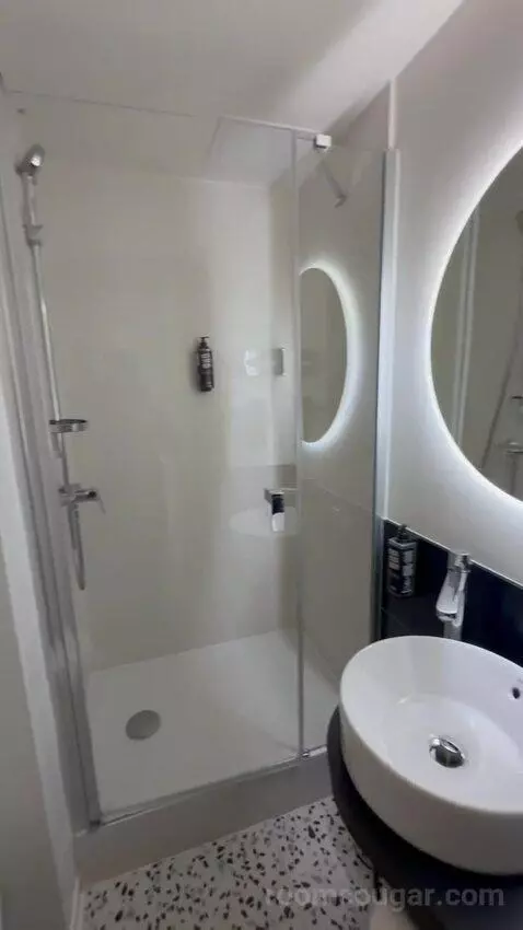 Standard Double Room (#412) bathroom picture #6
