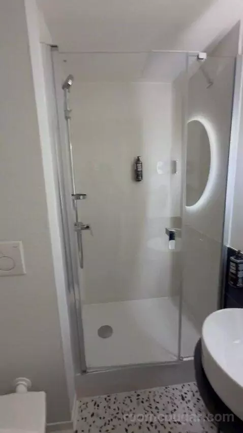 Standard Double Room (#412) bathroom picture #8