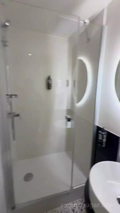 Standard Double Room (#412) bathroom picture #9