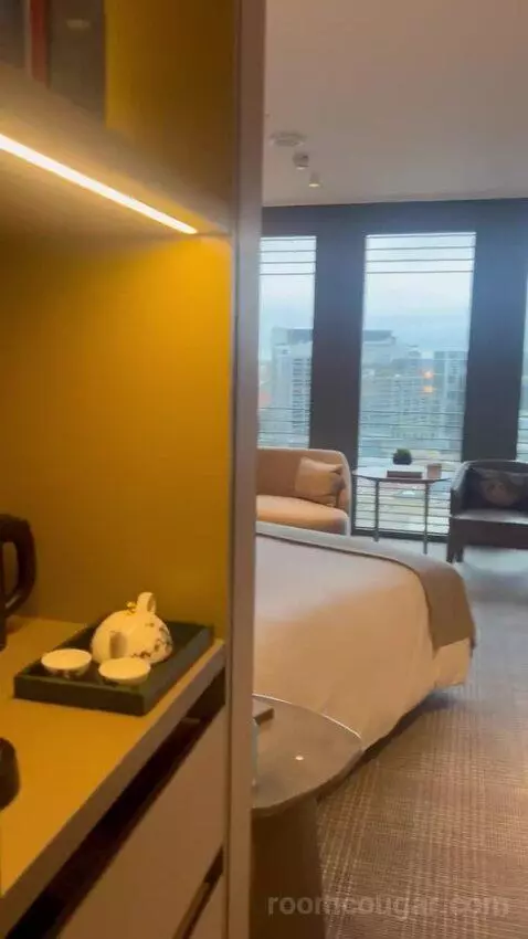 Deluxe City View bed picture #1