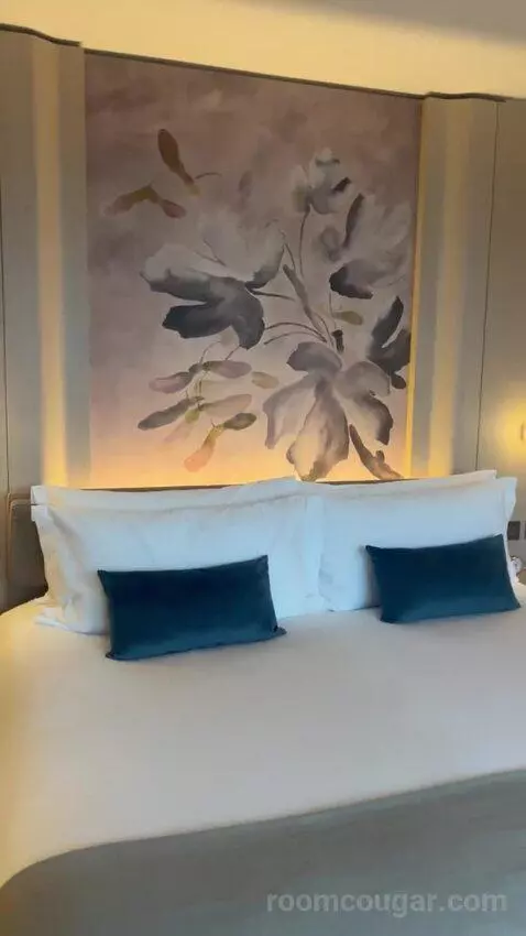Deluxe City View bed picture #7