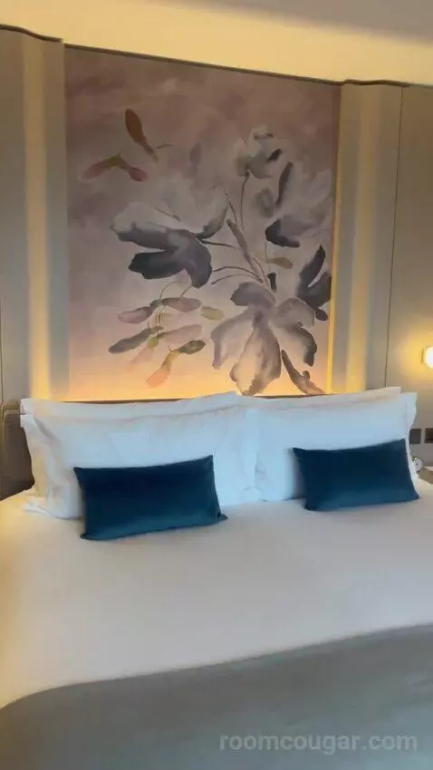Deluxe City View bed picture #8