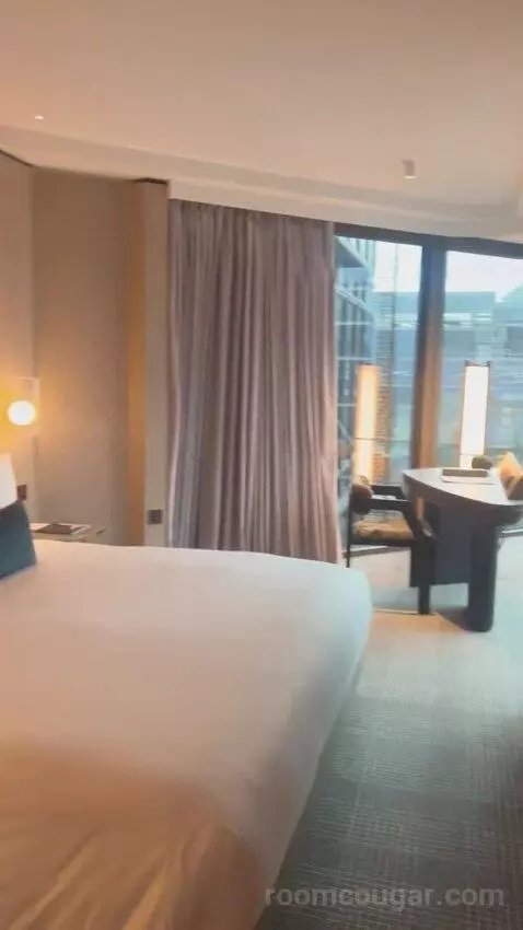 Walbrook Suite bed picture #1