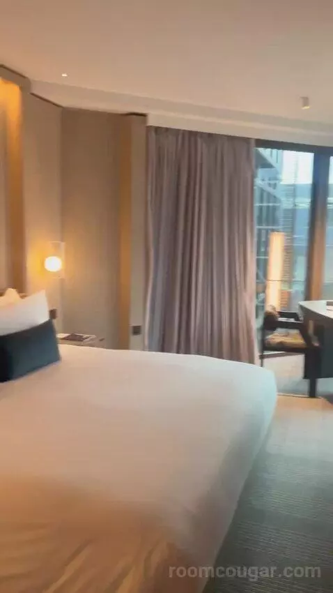 Walbrook Suite bed picture #2