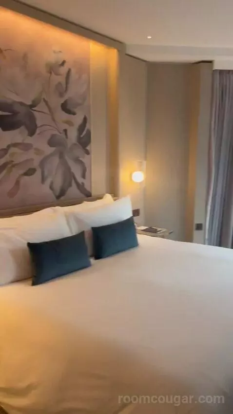 Walbrook Suite bed picture #6