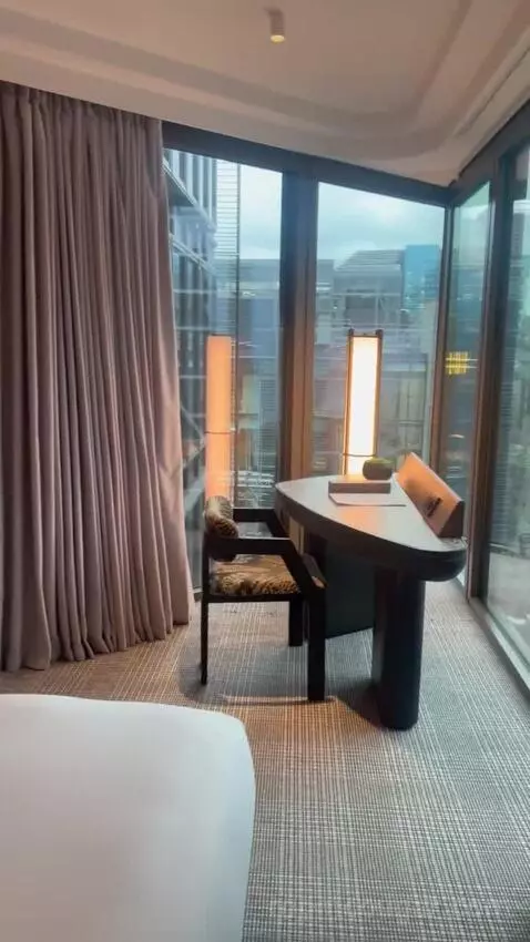 Walbrook Suite bed picture #9