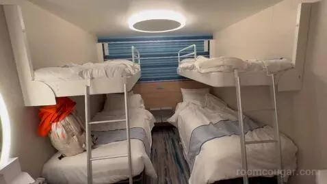 Inside Cabin (#4383) bed picture #4