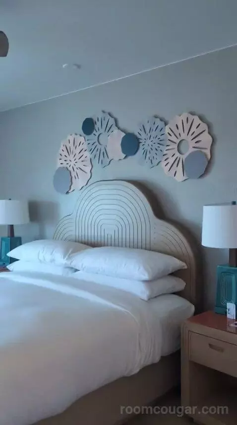 Room, Resort View, 1 King Bed, Balcony (Main Building) (#1417) bed picture #3
