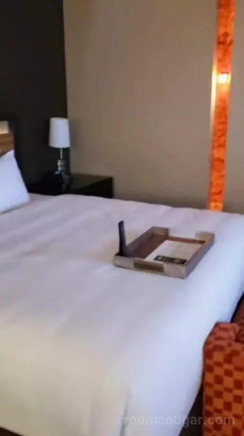 Luxury King Room bed picture #10