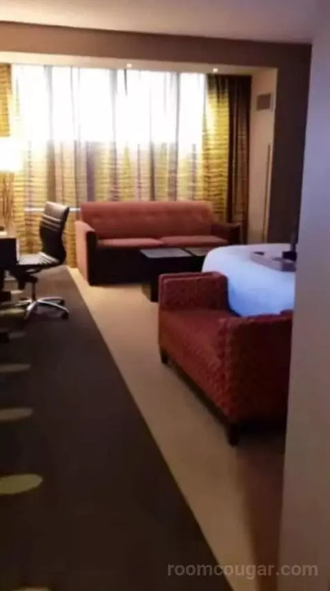 Luxury King Room bed picture #2