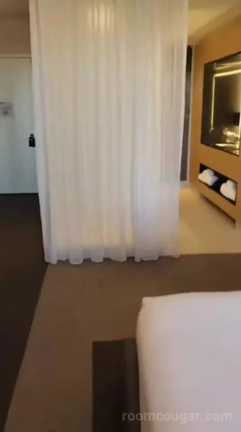 Capital King Room bed picture #9