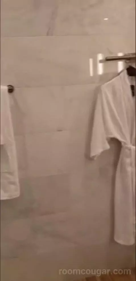 Deluxe King Room (Oasis Tower ) bathroom picture #7