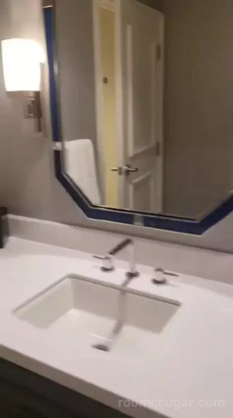 Palace Premium Studio Suite, 2 Queens bathroom picture #1