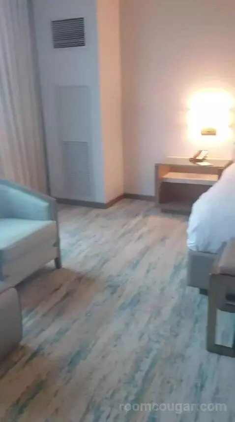 Deluxe King Room (Oasis Tower) bed picture #2