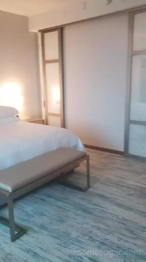 Deluxe King Room (Oasis Tower) bed picture #10
