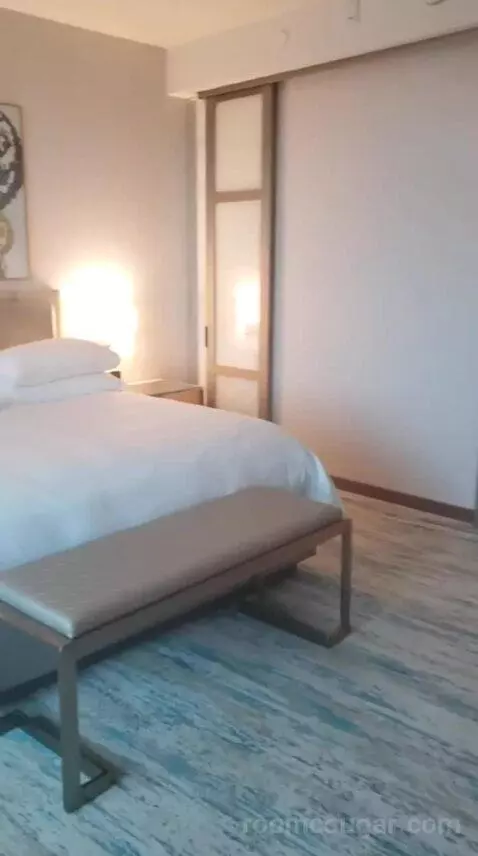 Deluxe King Room (Oasis Tower) bed picture #12