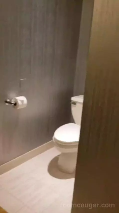 One Bedroom Penthouse Sky View Suite bathroom picture #2