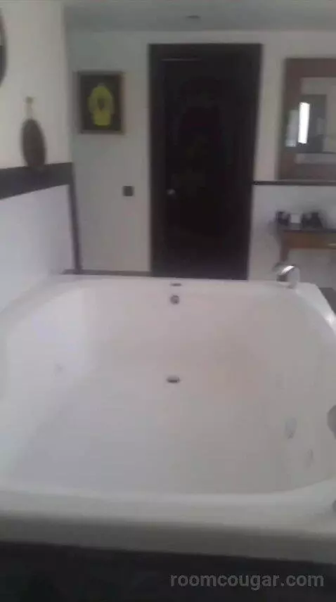 Romance Villa Suite Ocean View (#3123) bathroom picture #9
