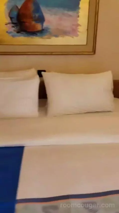 Balcony Cabin (#7359) bed picture #11