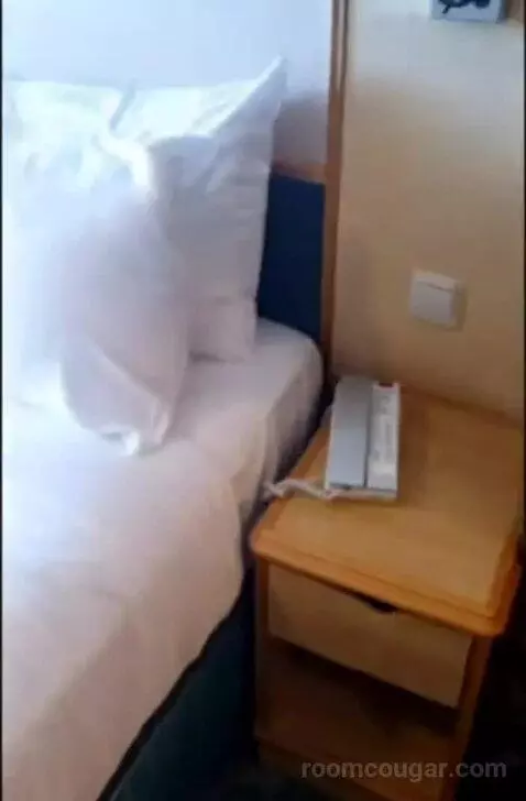 Balcony Cabin (#9642) bed picture #10