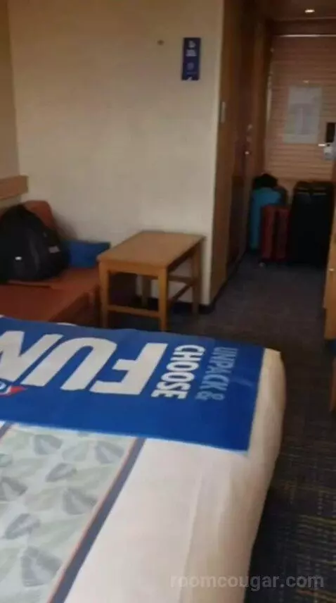 Balcony Cabin (#9729) bed picture #3