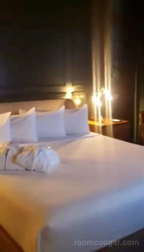 Suite (#267) bed picture #2