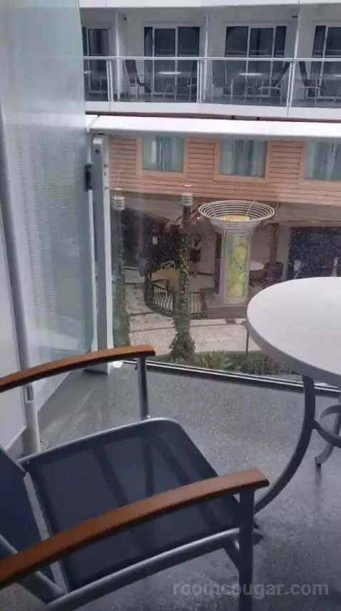 Balcony Cabin (Central Park) view picture #4