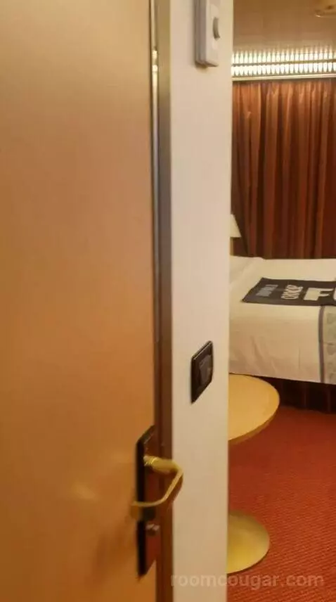 Balcony Cabin (#6396) bed picture #5