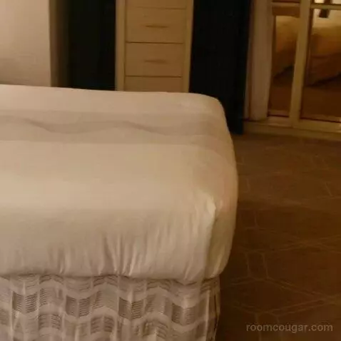 Corner Fiore Suite bed picture #6
