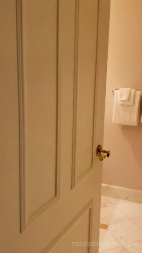 Corner King Room (#5084) picture #3