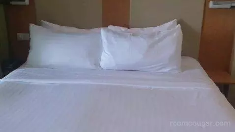 Jr Suite (#7242) bed picture #1