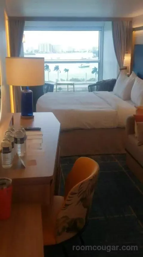Infinite Oceanview Balcony (#10268) bed picture #7