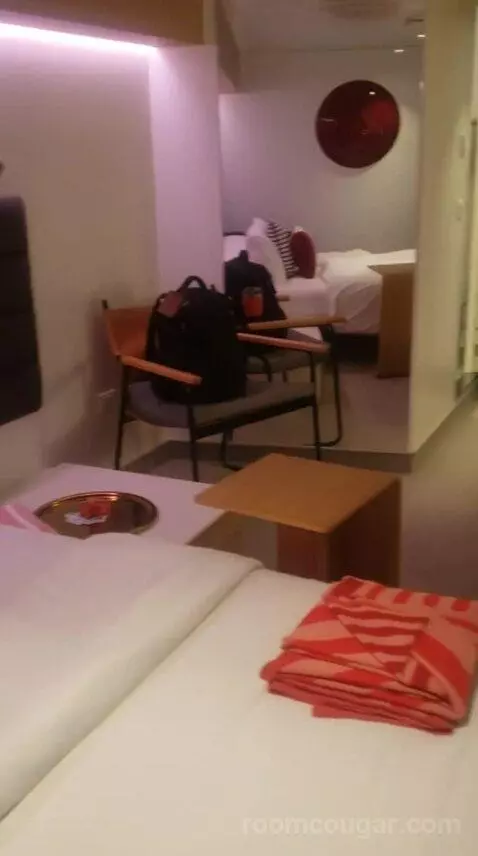Insider (13242M) bed picture #1