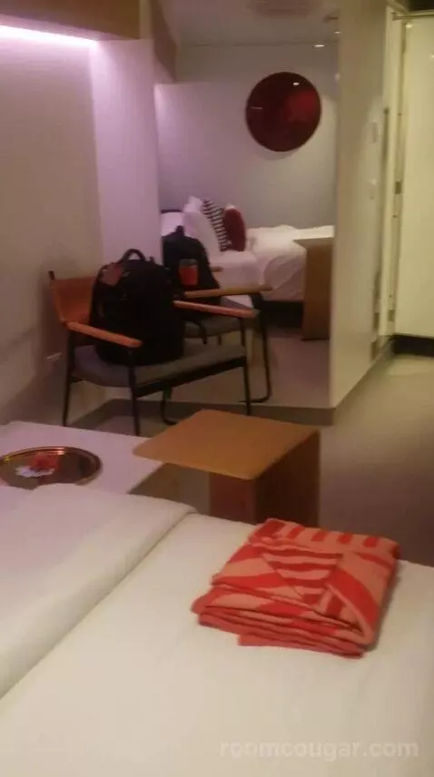 Insider (13242M) bed picture #2
