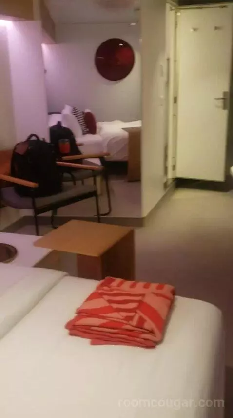 Insider (13242M) bed picture #4