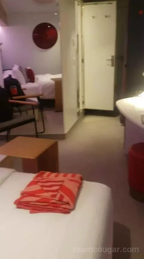 Insider (13242M) bed picture #6