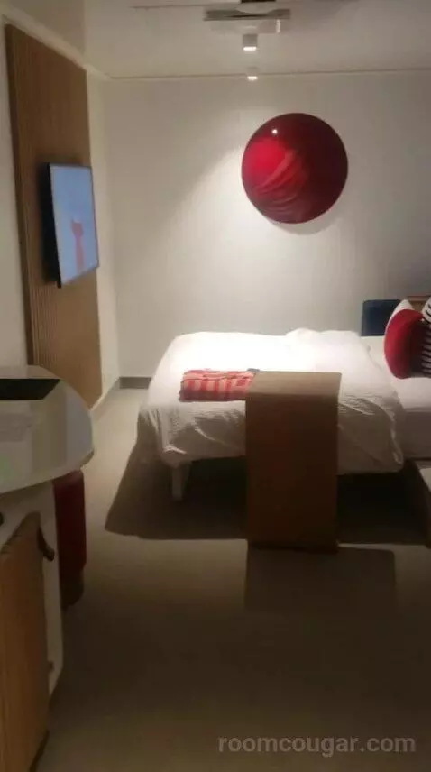 Insider (13242M) bed picture #7