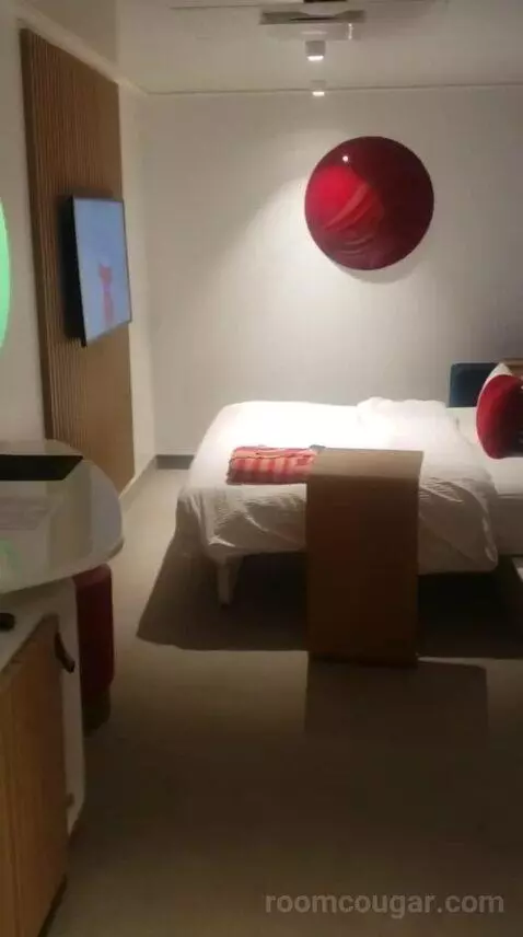 Insider (13242M) bed picture #8