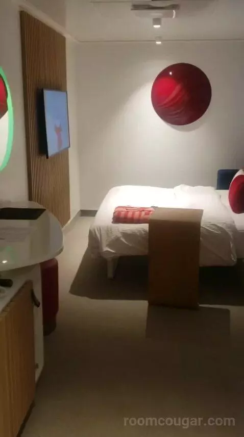 Insider (13242M) bed picture #10