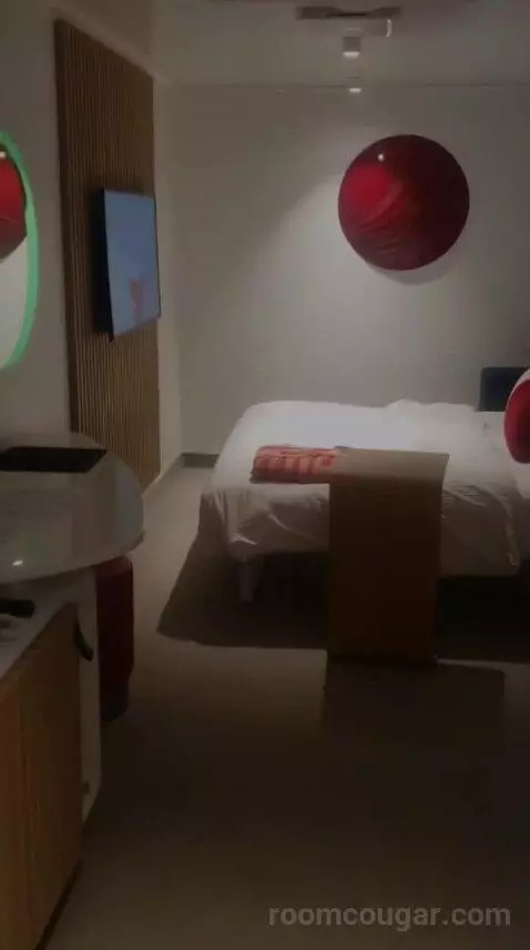 Insider (13242M) bed picture #11