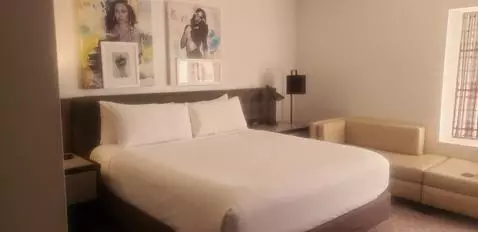 Planet Hollywood Resort & Casino Ultra Hip Room, Premium King Fountain View review by thecomplife