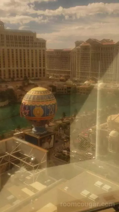 Ultra Hip Room, Premium King Fountain View (#2681) view picture #3