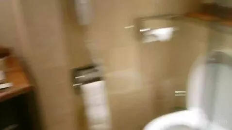 Deluxe Suite with Royal Spa and Executive Club Access bathroom picture #11