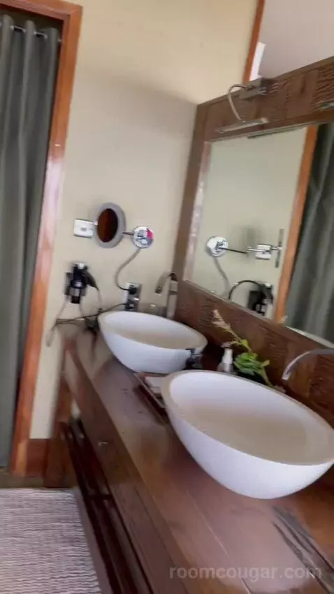 Luxury Suite (#5) bathroom picture #5