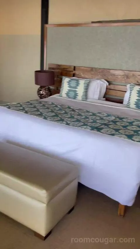 Luxury Suite (#5) bed picture #1