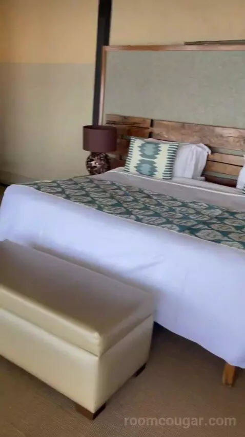 Luxury Suite (#5) bed picture #2