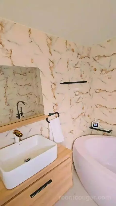 Suite (#12) bathroom picture #8