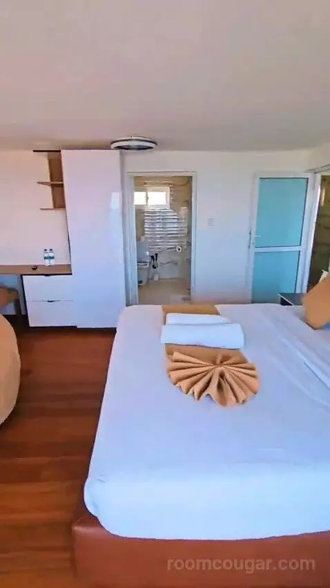 Suite (#12) bed picture #2